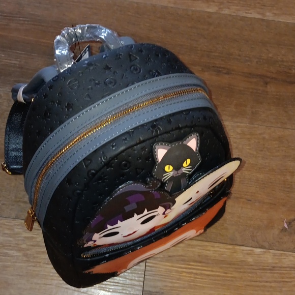 NWT Loungefly Hocus Pocus Backpack - Picture 9 of 12